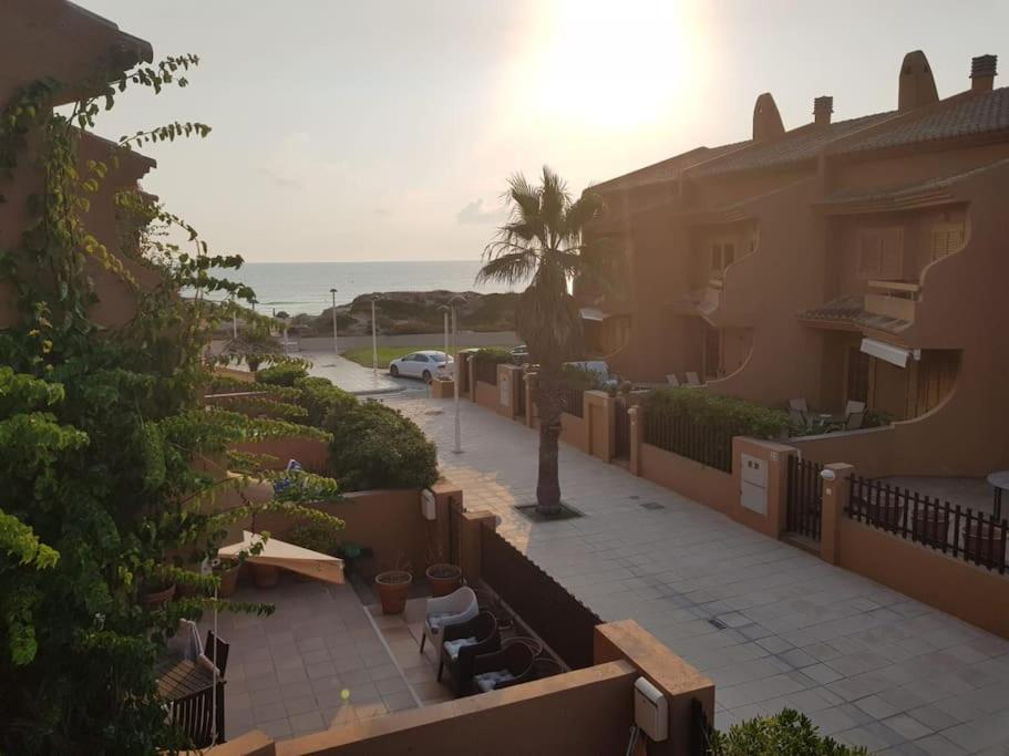 Chalet Adosado En La Playa De El Perellonet Con Piscina, Pista Tenis Valencia Exteriör bild