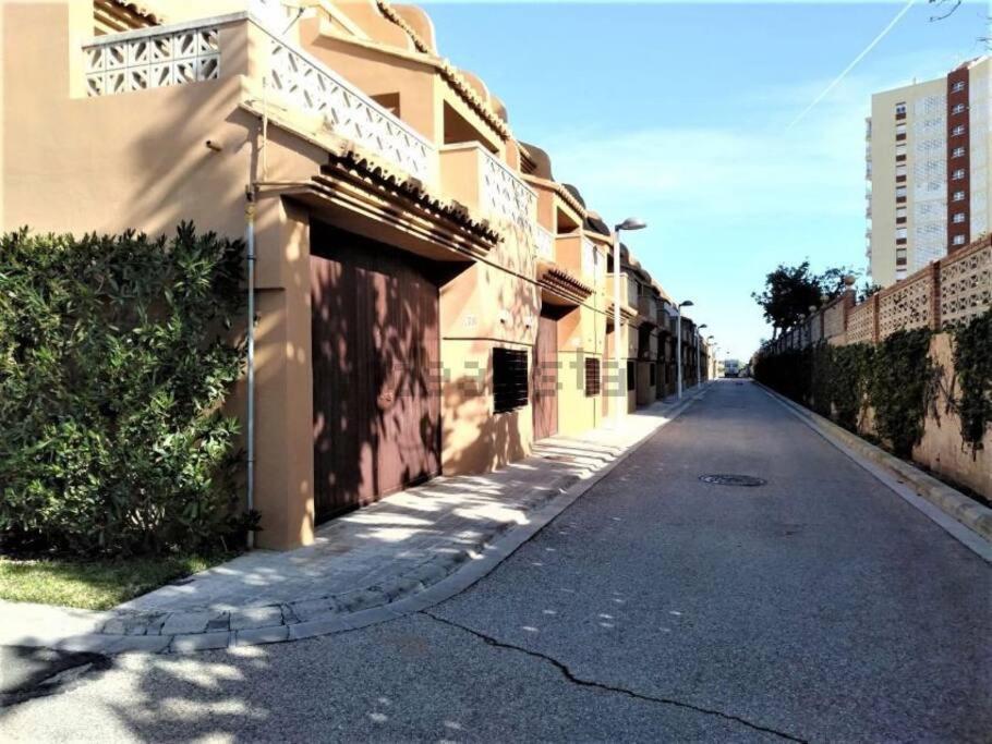 Chalet Adosado En La Playa De El Perellonet Con Piscina, Pista Tenis Valencia Exteriör bild