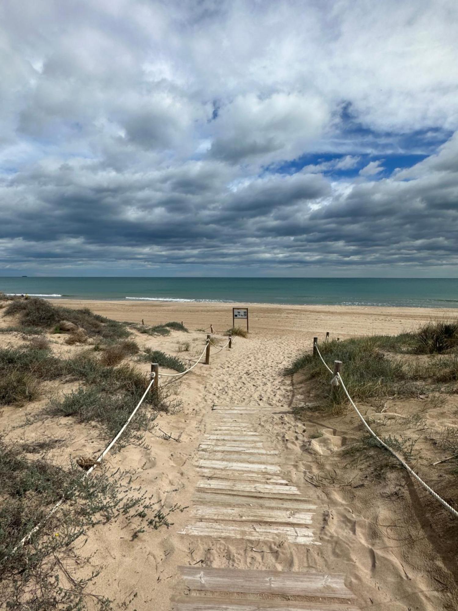 Chalet Adosado En La Playa De El Perellonet Con Piscina, Pista Tenis Valencia Exteriör bild